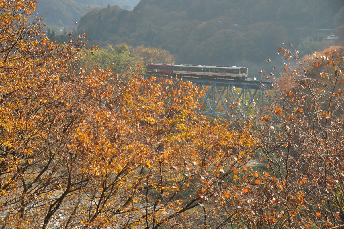 撮影・紅葉・会津鉄道・塔のへつり－湯野上温泉