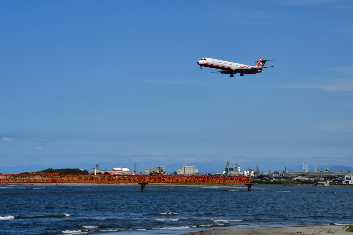 撮影・飛行機写真・新潟空港・28エンド