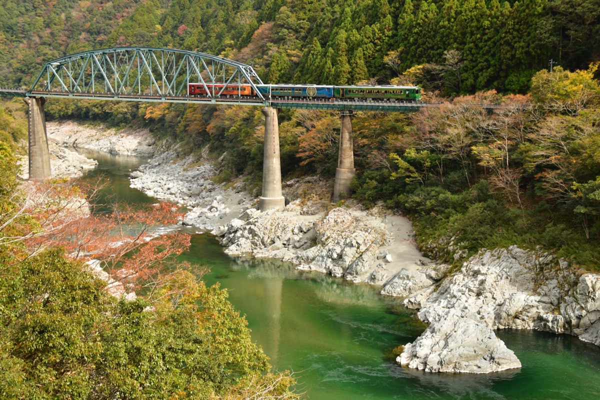鉄道写真・紅葉・撮影地：土讃線・小歩危－大歩危