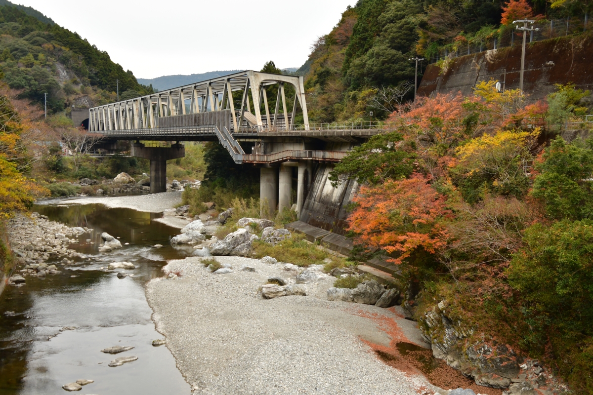 鉄道写真・紅葉・撮影地：土讃線・土佐北川
