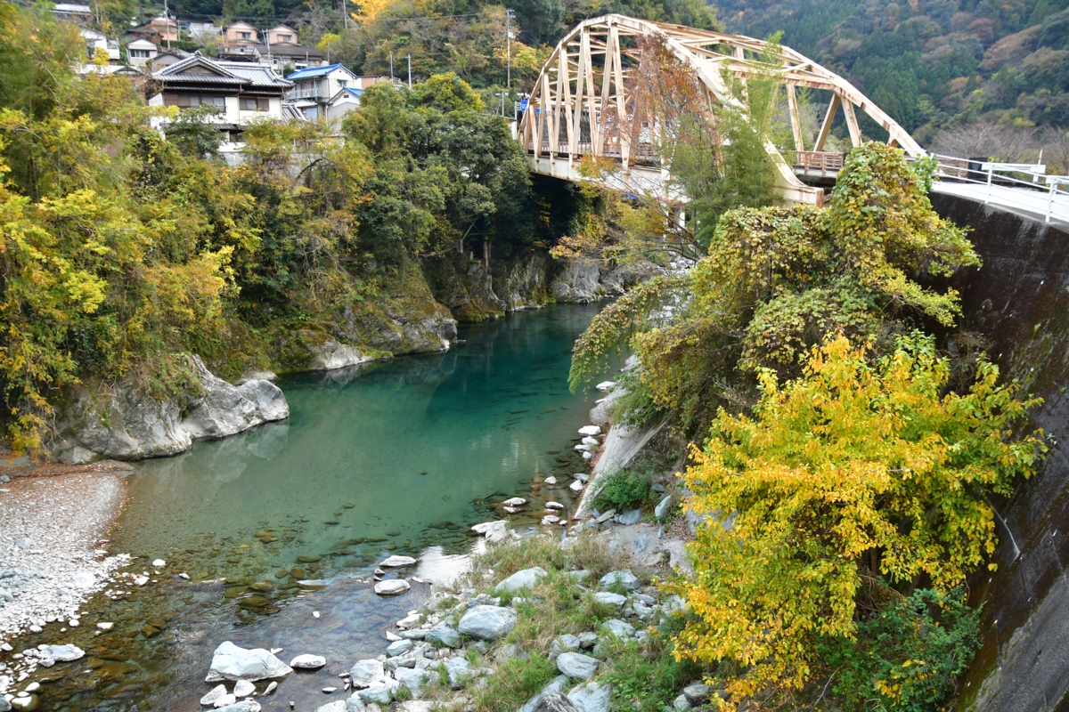 鉄道写真・紅葉・撮影地：土讃線・豊永