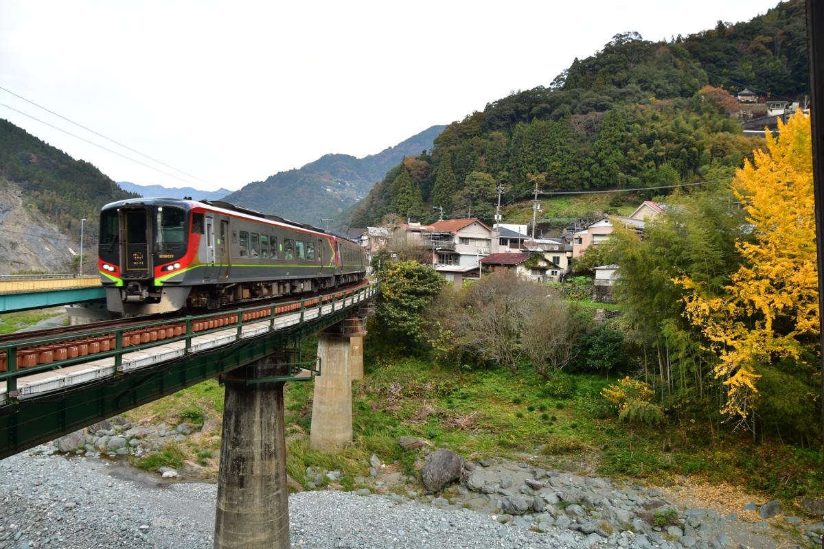 鉄道写真・紅葉・撮影地：土讃線・豊永