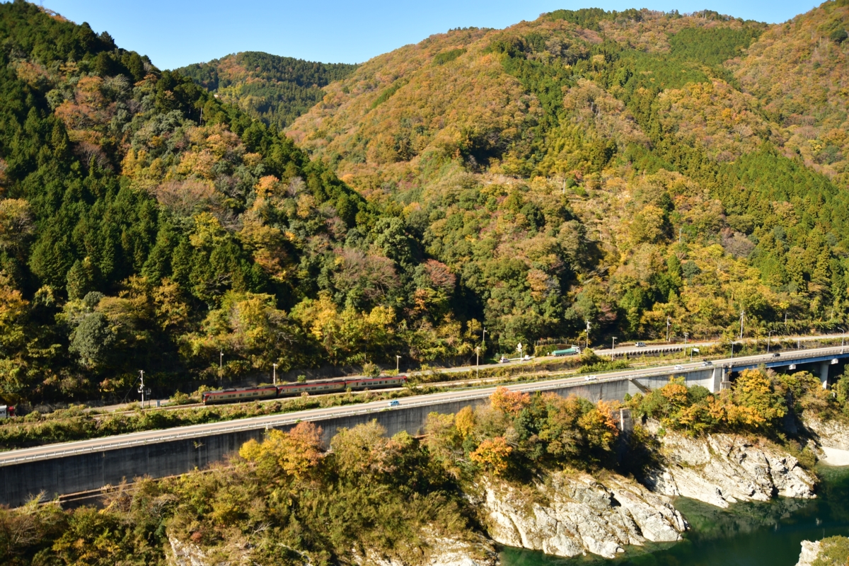 鉄道写真・紅葉・撮影地：土讃線・三縄－祖谷口