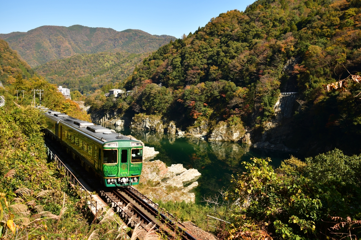 鉄道写真・紅葉・撮影地：土讃線・三縄－祖谷口