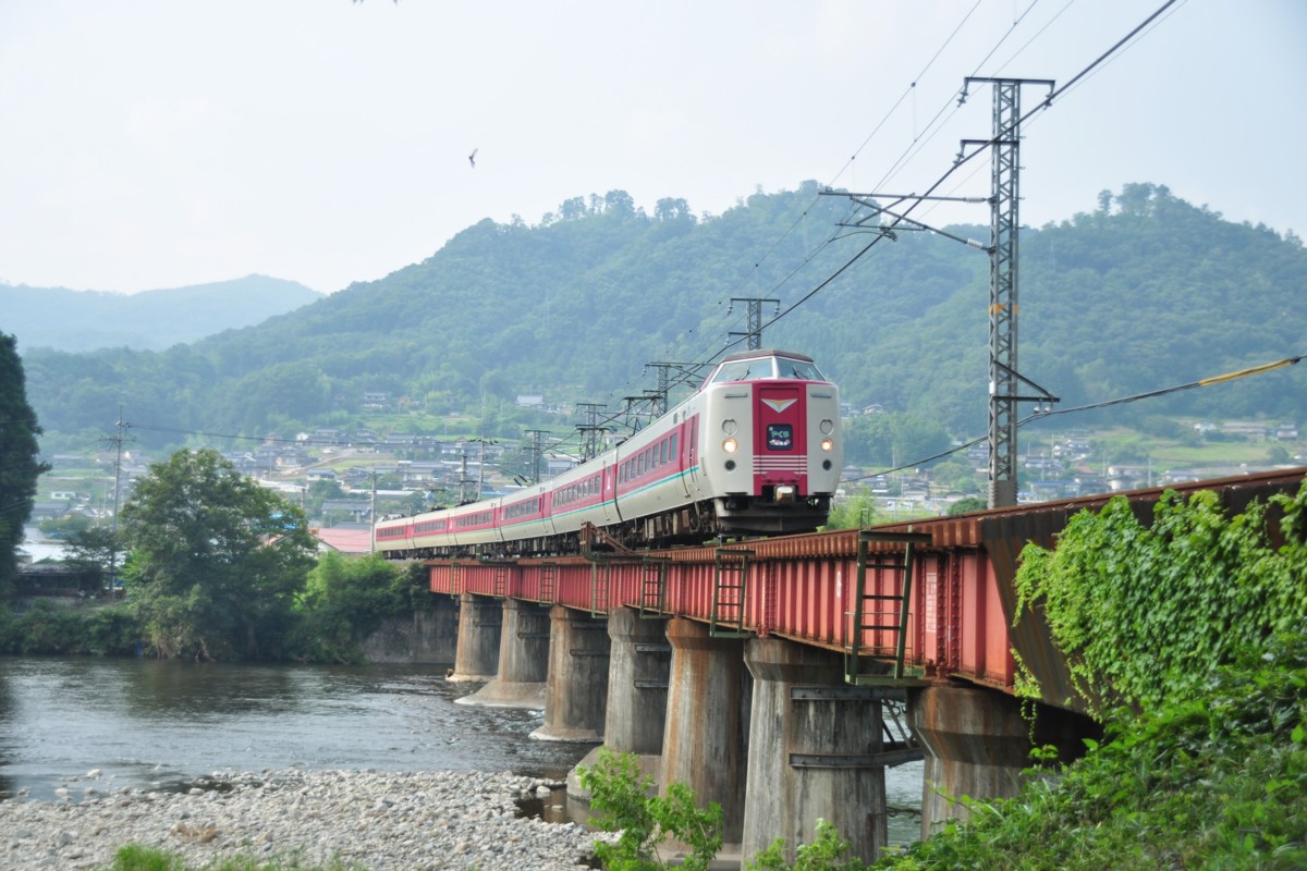 撮影・伯備線・木野山－備中川面