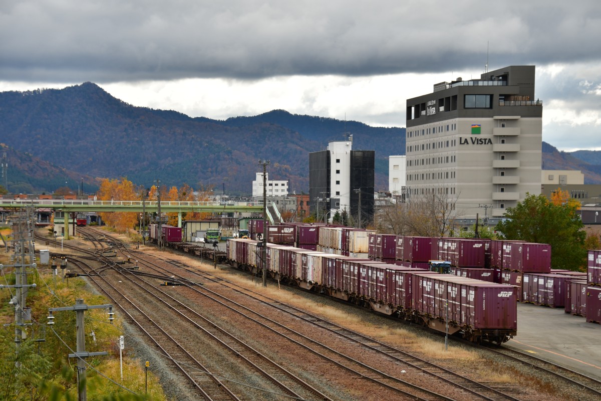 撮影・紅葉・富良野駅