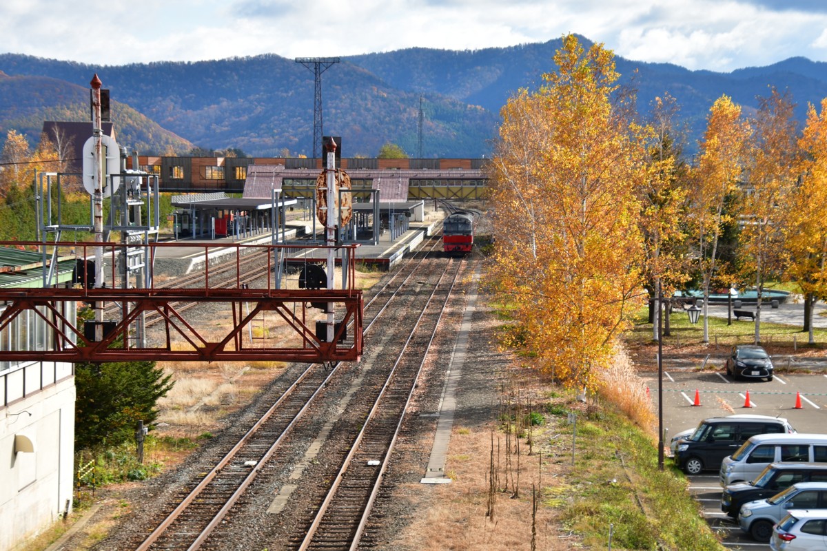 撮影・紅葉・富良野駅