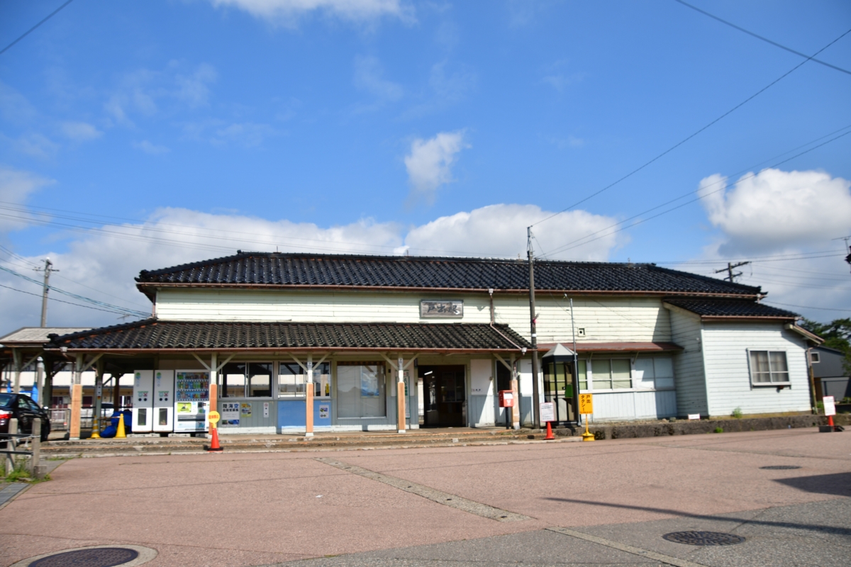 鉄道写真・田園風景・梅雨・撮影地：城端線・戸出