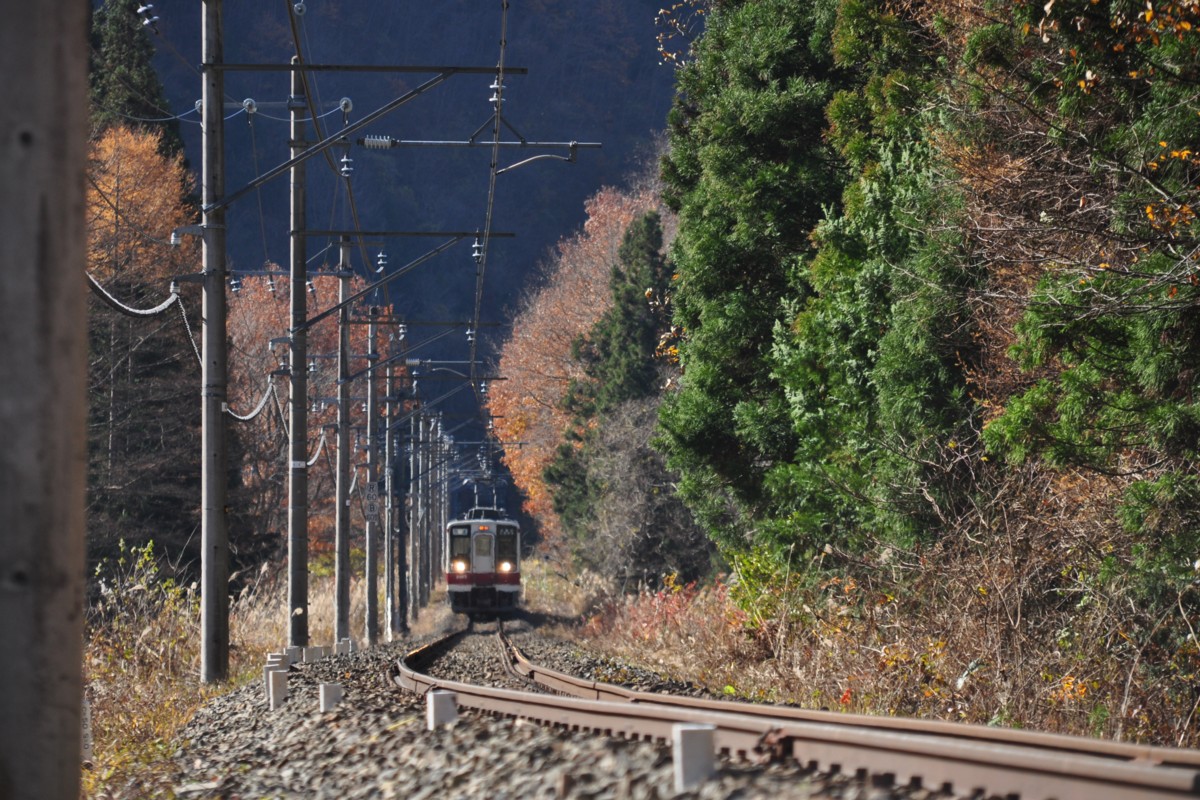 撮影・紅葉・野岩鉄道・中三依温泉－上三依塩原温泉口