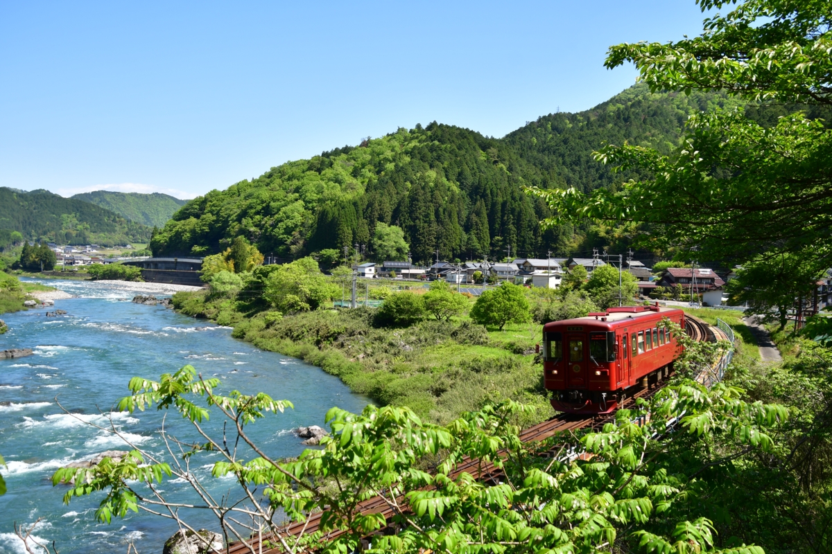 撮影・新緑・長良川鉄道・深戸－相生