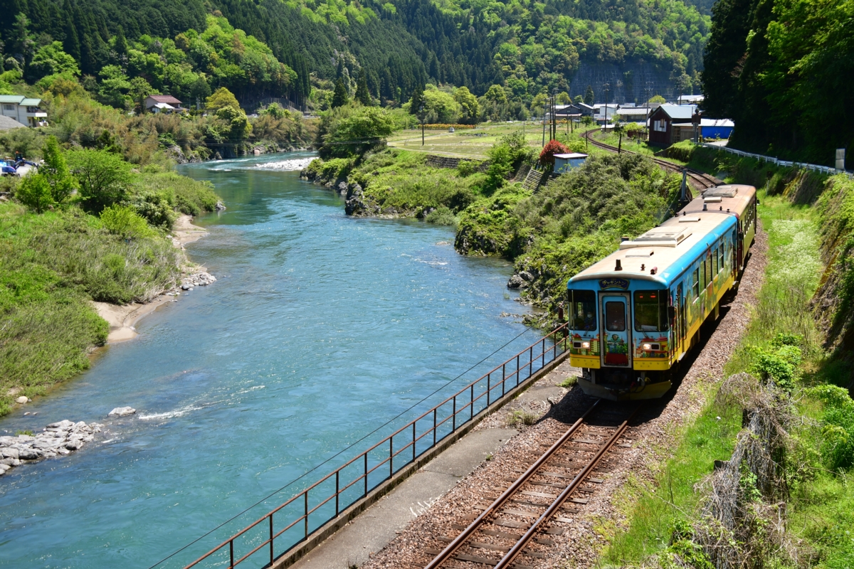 撮影・新緑・長良川鉄道・相生－郡上八幡