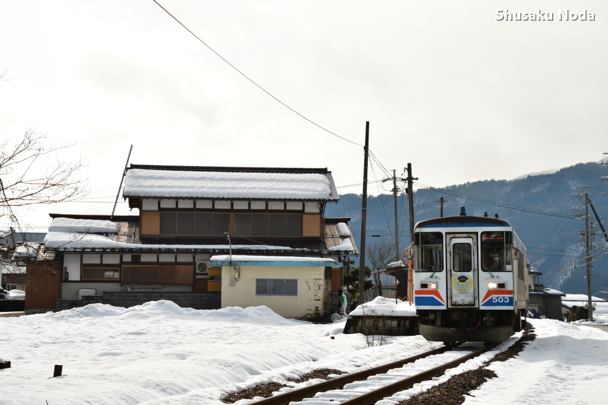 鉄道写真・冬・雪景色・撮影地：長良川鉄道・大島