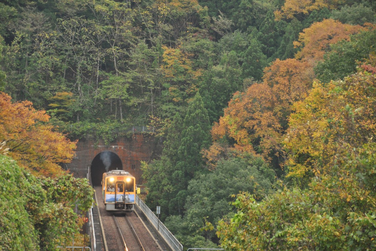 撮影・紅葉・会津鉄道・湯野上温泉－芦ノ牧温泉南