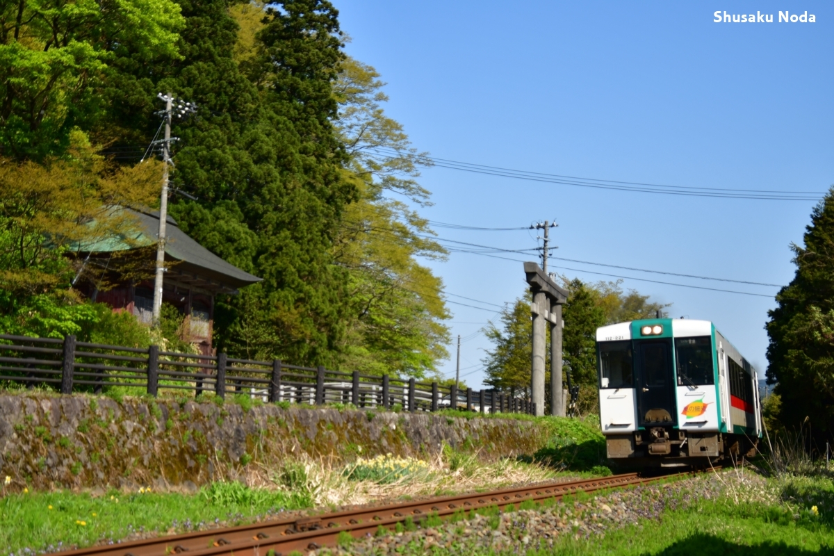 鉄道写真・新緑・撮影地：陸羽西線・高屋－清川