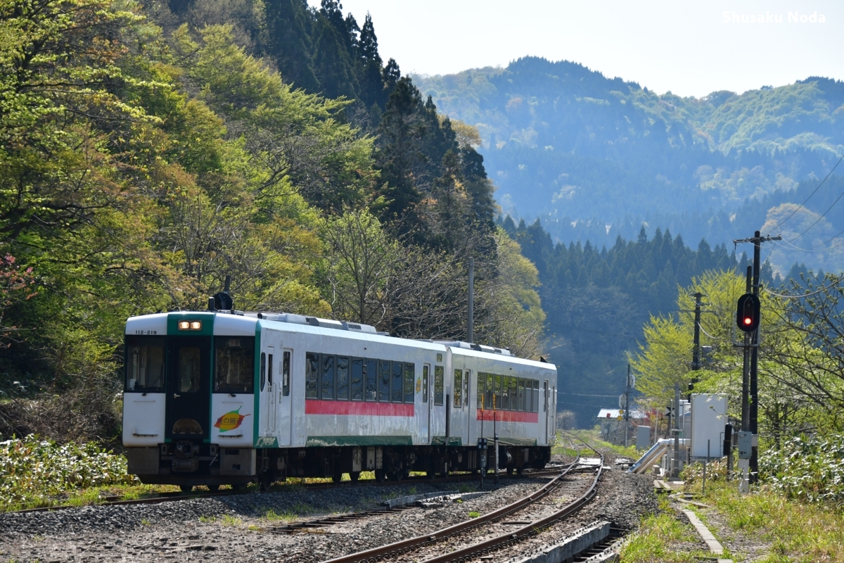 鉄道写真・新緑・撮影地：陸羽西線・古口