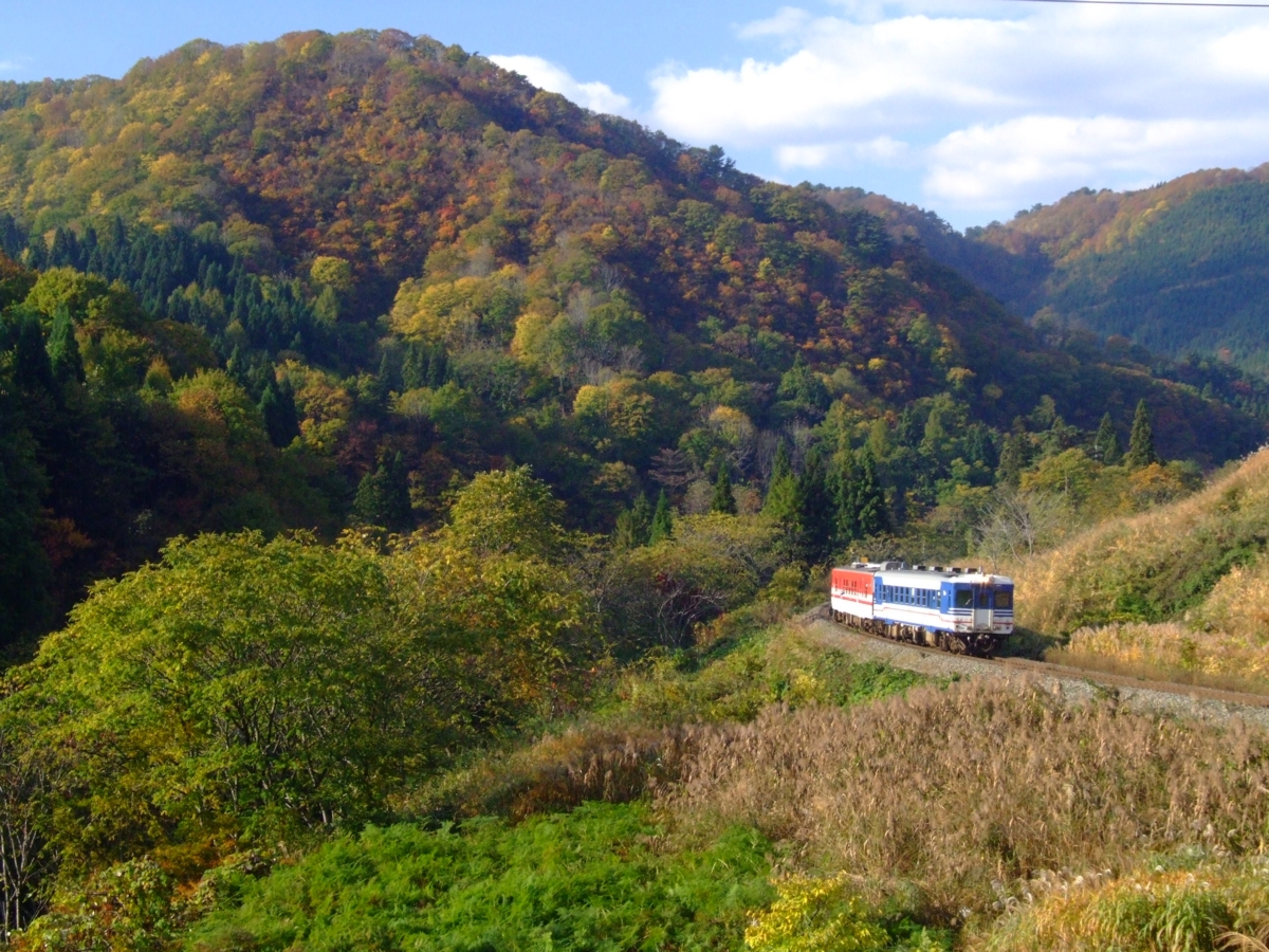 撮影・紅葉・米坂線・手ノ子－羽前沼沢