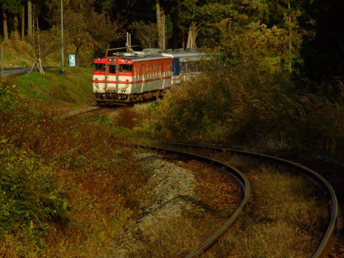 撮影・紅葉・米坂線・手ノ子－羽前沼沢